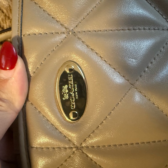 Coach - Picture 7 of 11